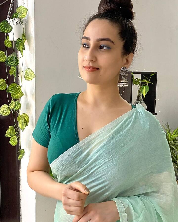 యాంకర్ మంజుష.. అందాలతో ఎక్కిస్తుంది నిషా! - Image Credit: Manjusha/Facebook