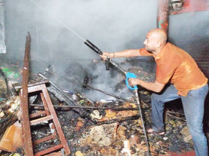 Bihar News: Fire broke out in grocery shop due to short circuit in Siwan loss of 15 lakhs ann Bihar News: सिवान में शॉर्ट सर्किट से किराना दुकान में लगी आग, बिजली के तार टूटकर गिरे, 15 लाख का नुकसान
