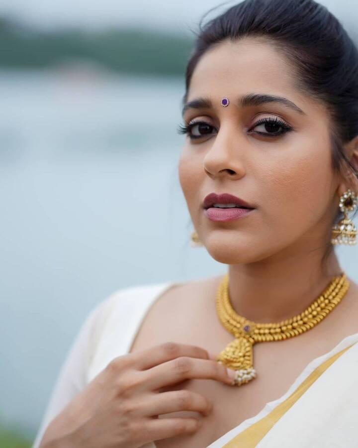 (Courtesy : Instagram) ఓ పక్క సినిమాలు, టీవీ షోలు అంటూ బిజీగా గడుపుతోంది ఈ బ్యూటీ.