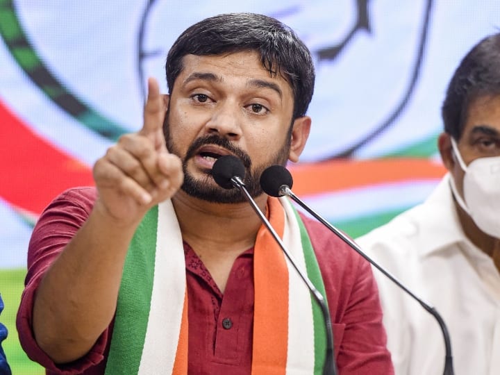 UP Election 2022: Youth Throws Chemical On Congress Campaigner Kanhaiya Kumar UP Election 2022: Youth Throws Chemical On Congress Campaigner Kanhaiya Kumar