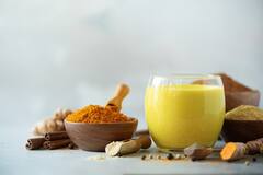 Turmeric Milk: হলুদ-দুধের দশ গুণ, জেনে নিন