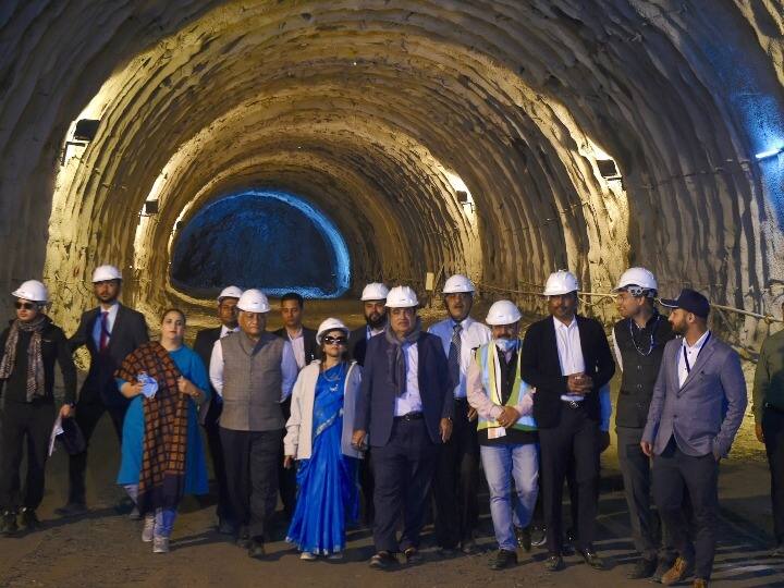 Strategic Z-Morh and Zojila tunnels in Kashmir to be completed ahead of schedule Union Minister Nitin Gadkari instructs construction companies ann Zojila and Z-Morh Tunnel: श्रीनगर से और करीब हो जाएगा लद्दाख, समय से पहले जेड मोड़ और जोजिला टनल पूरा करने के निर्देश