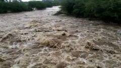 Osmanabad Rain : उस्मानाबादमध्ये मुसळधार पाऊस; पावसानं अन् पुरानं वाट अडवली