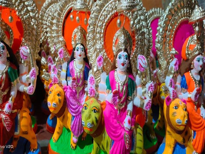 Ayodhya Potter family happy with Yogi Government ann Ayodhya: कुम्हार परिवार के चेहरों पर लौटी रौनक, दीये और मूर्तियों के लिए सरकार मुहैया करा रही सुविधाएं