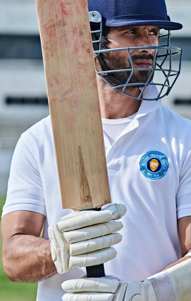 शाहिद कपूर और मृणाल ठाकुर स्टारर फिल्म 'जर्सी 31 दिसंबर 2021 को रिलीज़ होगी.