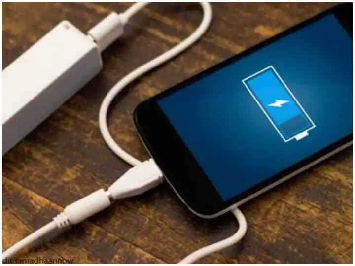 Smartphone battery is bothering you know what you have to do to increase battery life Smartphone Battery Tips: स्मार्टफोन की बैटरी कर रही है परेशान, जानें बैटरी लाइफ बढ़ाने लिए आपको क्या करना है