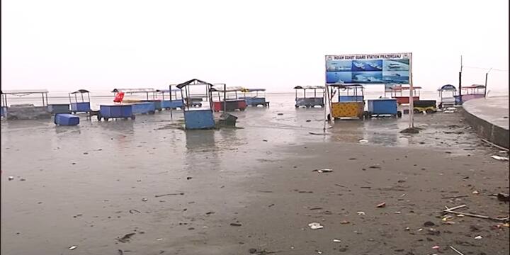 Weather Updates Depression nearing Bengal coastal area heavy rain alert in South Bengal next 24-hours Weather Updates: পশ্চিমবঙ্গ উপকূলের কাছে সরে এসেছে নিম্নচাপ, আজ ও কাল প্রবল বৃষ্টির পূর্বাভাস
