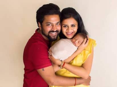 Kayal chandran gets angered by an abusive comment below his wifes post கொதித்த அஞ்சனா.. மனைவியை பற்றி கீழ்த்தரமாக பேசியவரை எச்சரித்த சந்திரன்..! என்ன நடந்தது?