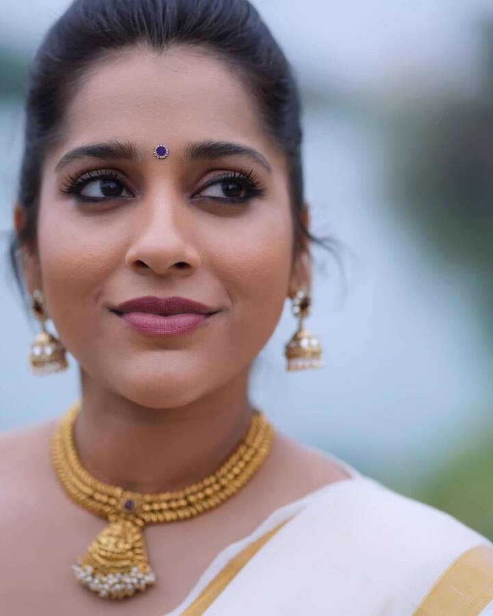 (Courtesy : Instagram) తాజాగా ఫోటోషూట్ లో పాల్గొంది.