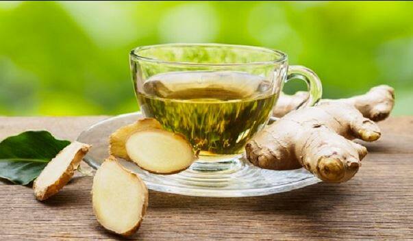 ਅਦਰਕ (Ginger)-  ਜੇਕਰ ਤੁਸੀਂ ਗਰੀਨ ਟੀ ਦਾ ਸਵਾਦ ਵਧਾਉਣਾ ਚਾਹੁੰਦੇ ਹੋ ਤਾਂ ਤੁਸੀਂ ਇਸ ਵਿੱਚ ਅਦਰਕ ਵੀ ਮਿਲਾ ਸਕਦੇ ਹੋ। ਅਜਿਹਾ ਕਰਨ ਨਾਲ, ਗ੍ਰੀਨ ਟੀ ਦੇ ਸਿਹਤ ਲਾਭ ਵੀ ਵੱਧ ਜਾਂਦੇ ਹਨ। ਕੀ ਤੁਸੀਂ ਜਾਣਦੇ ਹੋ ਕਿ ਜੇਕਰ ਤੁਸੀਂ ਗ੍ਰੀਨ ਟੀ ਦੇ ਨਾਲ ਅਦਰਕ ਮਿਲਾ ਕੇ ਪੀਂਦੇ ਹੋ ਤਾਂ ਤੁਹਾਡੀ ਇਮਿਊਨਿਟੀ ਵਧਣ ਦੇ ਨਾਲ-ਨਾਲ ਕੈਂਸਰ ਨੂੰ ਰੋਕਣ ਵਿੱਚ ਵੀ ਮਦਦ ਕਰਦਾ ਹੈ।
