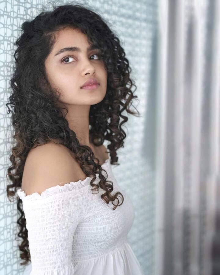 (Courtesy : Instagram) ఆమె నటించిన 'శతమానం భవతి', 'హలో గురు ప్రేమ కోసమే' లాంటి సినిమాలు భారీ విజయాలను అందుకున్నాయి.