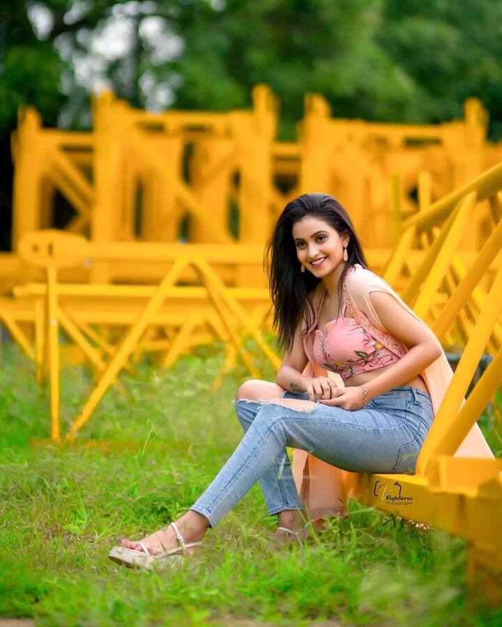 (Photo source: Instagram)ఓ ప్రైవేటు టీవీ చానెల్ లో డ్యాన్సు కార్యక్రమంలో మెంటర్ గా వ్యవహరిస్తోంది.