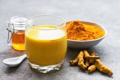 Turmeric Milk: হলুদ-দুধের দশ গুণ, জেনে নিন