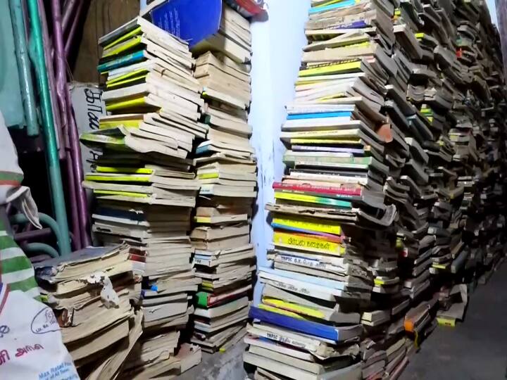 government library books are packed in sacks because there is not enough space in thoothukudi தூத்துக்குடி: அடிப்படை வசதி இல்லாத்தால் மழைநனையும் புத்தகங்கள்...! வேதனையில் வாசகர்கள்...!