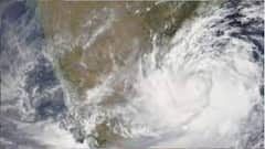 Weather Update: চোখ রাঙাচ্ছে ঘূর্ণাবর্ত, আজ দক্ষিণবঙ্গজুড়ে বৃষ্টির পূর্বাভাস| Bangla News