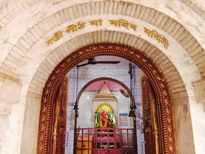 ৫১ পীঠের মধ্যে অন্যতম পীঠ বক্রেশ্বর সতীপীঠ। কথিত আছে এখানে মায়ের ভ্রু-র মধ্যস্থল 