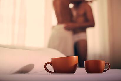 Benefits of early morning sex அதிகாலை உடலுறவு... அலாதி தருவது ஏன்? ஆய்வுகளும்...ஆளுமைகளும் சொல்வது இது தான்!