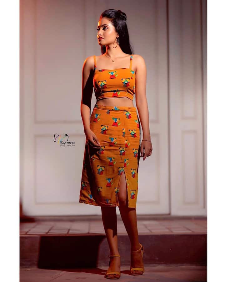 (Photo source: Instagram)ఈ అమ్మడికి కామెడీ టైమింగ్ కూడా ఎక్కువే. పంచ్ లు కూడా బానే వేస్తుంది.