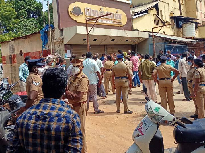 Commissioner sealing of corporation shops in Thanjavur - People appreciating the poster தஞ்சாவூரில் மாநகராட்சி கடைகளுக்கு சீல் வைக்கும் ஆணையர் - போஸ்டர் ஒட்டி பாராட்டும் மக்கள்