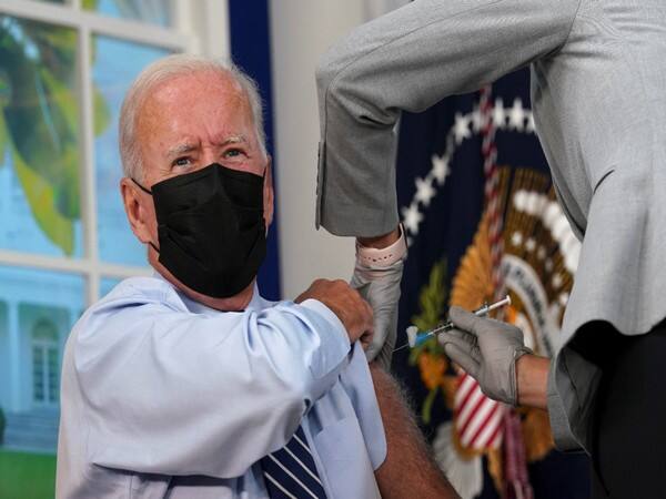 US President Biden was given a booster shot of the COVID-19 vaccine अमेरिकी राष्ट्रपति Joe Biden ने कोविड वैक्सीन की तीसरी डोज भी ली, जानिए क्या कहा