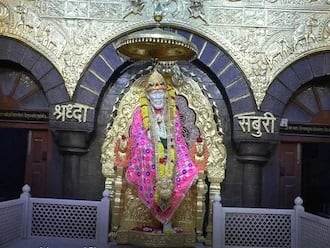 এদিকে পাথরির বাসিন্দাদের দাবি, সাঁইবাবা যে তাঁদের শহরেই জন্মেছিলেন তা প্রমাণ করবার ২৯টি নথি রয়েছে তাঁদের কাছে।