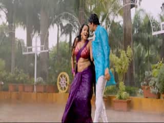 Bhojpuri Song: Monalisa का दिलकश अंदाज देख उड़ जाएंगे आपके होश, बारिश में डांस करती नजर आ रहीं एक्ट्रेस