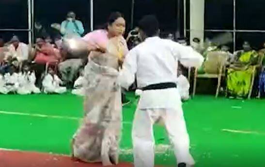 రాజకీయాల్లోనే కాదు.. కర్రసాములోనూ ఈ మహిళా లీడర్ ప్రదర్శన సూపర్