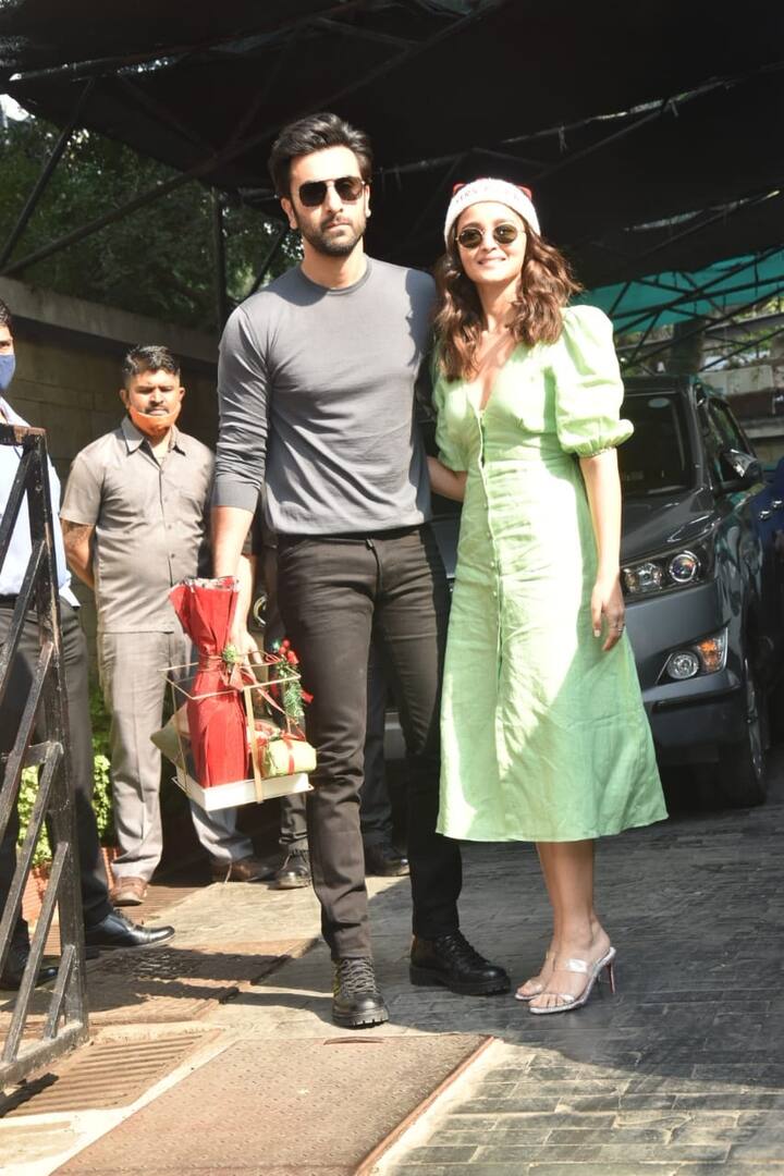 ২০১৭ থেকে 'বিশেষ বন্ধু'র সম্পর্কে রয়েছেন এই তারকা জুটি। জন্মদিনে কোনও বিশেষ পার্টি রাজস্থানে হচ্ছে কি না তা এখনও জানা যায়নি।
