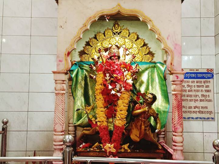 নবমীর দিন মায়ের উদ্দেশে খিচুড়ি ভোগ হয়। পাঁঠা বলি দেওয়ার রীতি আছে এই পুজোয়। এরপর খিচুড়ি এবং মহাভোগ ভক্তদের উদ্দেশ্যে বিতরণ করা হয়।