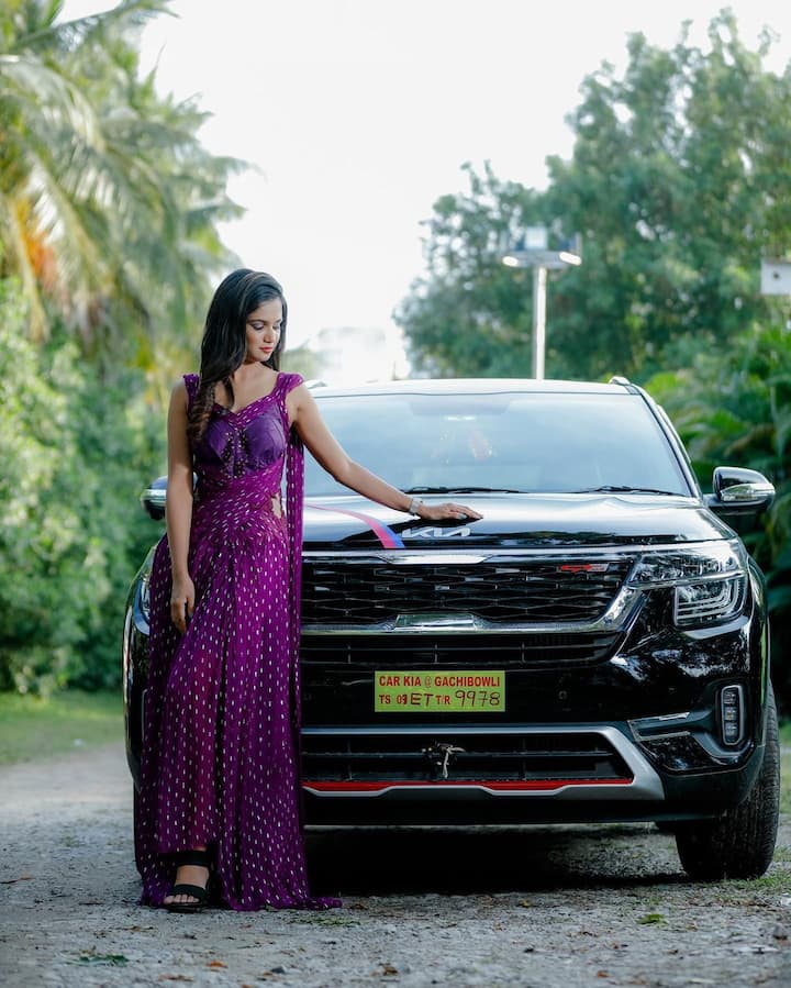 (Image Credit: Instagram) ఇన్ స్టాలో ఎప్పటికప్పుడు తన క్యూట్ పిక్స్ ని అప్ లోడ్ చేస్తుంటుంది అరియానా.