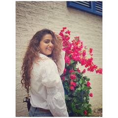 Keerthi Suresh Photos: కీర్తి సురేష్ క్యూట్ లుక్స్.. ఫొటోలపై ఓ లుక్కేయండి..