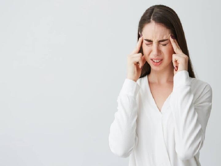 Follow these home remedies to get rid of headache of migraine Migraine Problem: माइग्रेन के दर्द से रहते हैं परेशान तो इन घरेलू उपायों को अपनाकर पाएं आराम