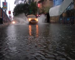 Bhowanipore Bypoll: রাত পোহালেই ভোট, নর্দার্ন পার্কে পাম্প চালিয়ে সরানো হল জল| Bangla News