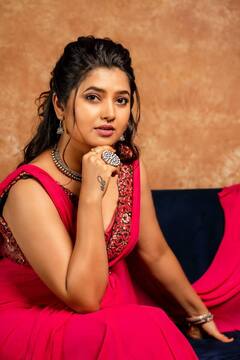 In Pics : Prajakta Mali च्या सौंदर्याने चाहत्यांवर पाडली भूरळ; जाणून घ्या प्राजक्ताचा क्लासी अंदाज