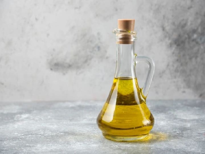 Real and Fake Mustard Oil: कहीं आप भी तो नकली सरसों तेल का सेवन नहीं कर रहे हैं? इस तरह करें मिलावट की पहचान
