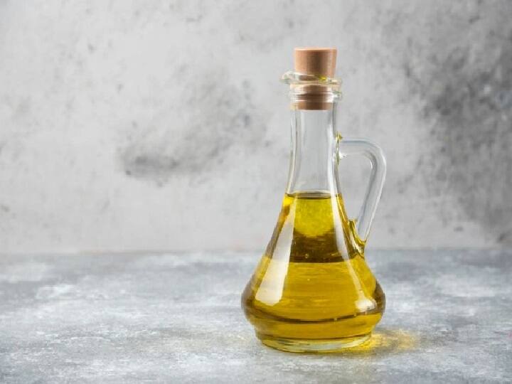 Follow these easy tricks to identify Real and Fake Mustard Oil Real and Fake Mustard Oil: कहीं आप भी तो नकली सरसों तेल का सेवन नहीं कर रहे हैं? इस तरह करें मिलावट की पहचान