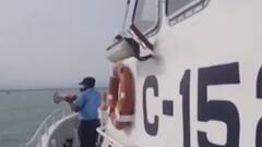 વાવાઝોડાની આગાહીને પગલે ઓખાથી દ્વારકા જતી ફેરી બોટ સર્વિસને કરાઈ બંધ