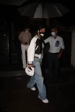 ਜ਼ਰਾ ਦਿਲ ਥਾਮ ਕੇ ਦੇਖੋ ਮਲਾਇਕਾ ਅਰੋੜਾ ਤੇ ਜਾਨ੍ਹਵੀ ਕਪੂਰ ਦੀਆਂ ਤਸਵੀਰਾਂ, ਖੂਬਸੂਰਤ ਅਦਾਵਾਂ ਤੇ ਹੌਟ ਅੰਦਾਜ਼