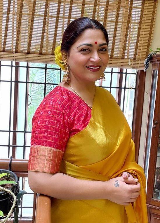 இயக்குநர் சுந்தர். சி. யை திருமணம் செய்துகொண்டார். அவர்களுக்கு இரு பெண் குழந்தைகள் பிறந்தனர்.