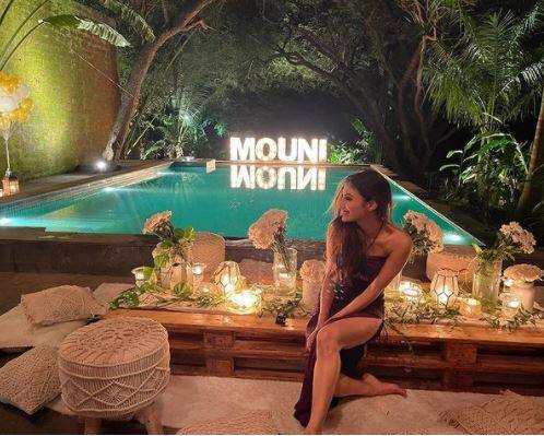 The quintessential ‘Naagin’ of small screen, actress Mouni Roy turned a year older on September 28 and the actress had a gala time with friends in Goa. [pic credit: Instagram]