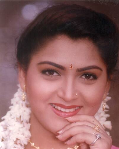 1989 ஆம் ஆண்டு ’வருஷம் 16’ திரைப்படத்தில் கதாநாயகியாக அறிமுகம்