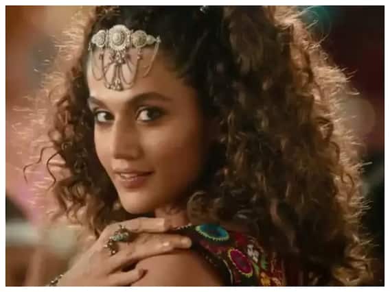 Taapsee Pannu ने अपनी बहन Shagun के साथ किया झूम कर डांस, कहा- छोरों I am very Sorry, देखें Video Taapsee Pannu ने अपनी बहन Shagun के साथ किया झूम कर डांस, कहा- छोरों I am very Sorry, देखें Video