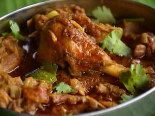 கோழி குழம்பு, மீன் மண்டை, குடல் வறுவல் -  மதுரையை கலக்கும் செக்போஸ்ட் உணவகம்...!