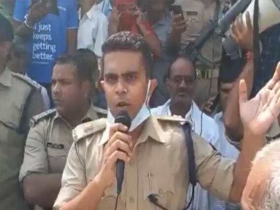 Aligarh Murder Case: मासूम की हत्या का पुलिस ने किया खुलासा, रेप के बाद की गई थी बच्ची की हत्या, आरोपी दबोचा गया Aligarh Murder Case: मासूम की हत्या का पुलिस ने किया खुलासा, रेप के बाद की गई थी बच्ची की हत्या, आरोपी दबोचा गया