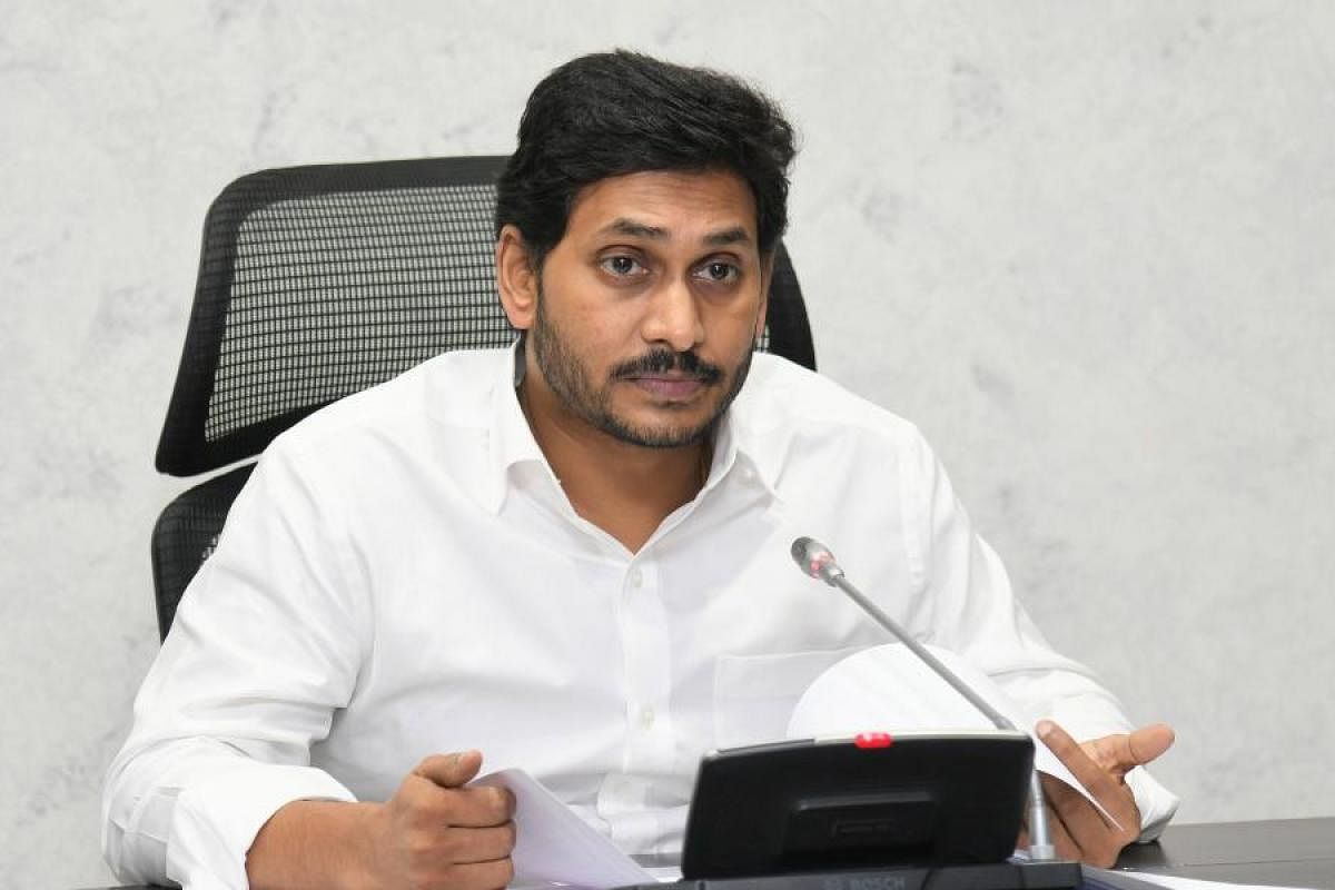 AP Liquor VAT :  60 శాతం వ్యాట్ తగ్గించినా ఏపీలోమద్యం ధరలు ఎందుకు తగ్గలేదు ? అప్పుల కోసం ప్రభుత్వం కొత్త ప్రయత్నాలు చేస్తోందా ?