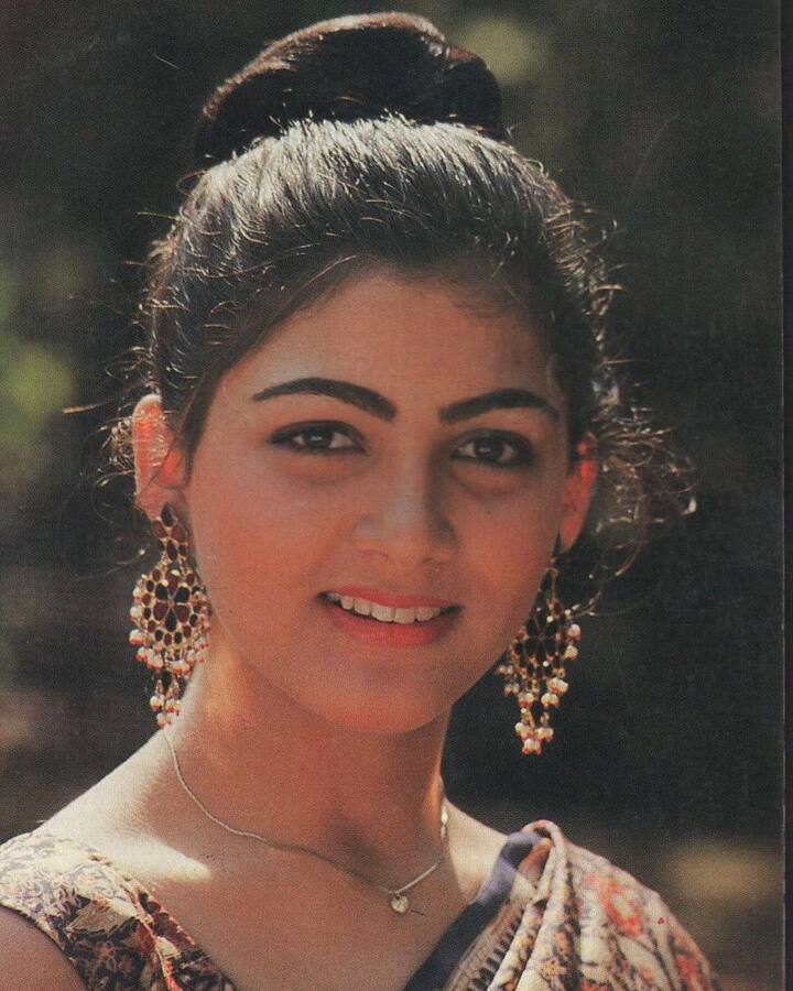 திமுக, காங்கிரஸ் கட்சியில் இருந்த குஷ்பு தற்போது பாஜகவில் உள்ளார்