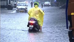 Kolkata Rain: কাল রাত থেকে টানা বৃষ্টির জের, ক্যামাক স্ট্রিটের একাংশ ইতিমধ্যেই জমা জলের ছবি | Bangla News