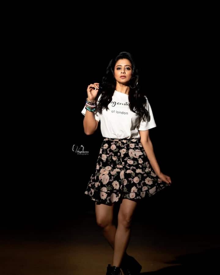 (Photo Courtesy: Instagram) ఎన్టీఆర్ లాంటి స్టార్ హీరోతో కలిసి ఆన్ స్క్రీన్ రొమాన్స్ చేసింది ఈ బ్యూటీ.