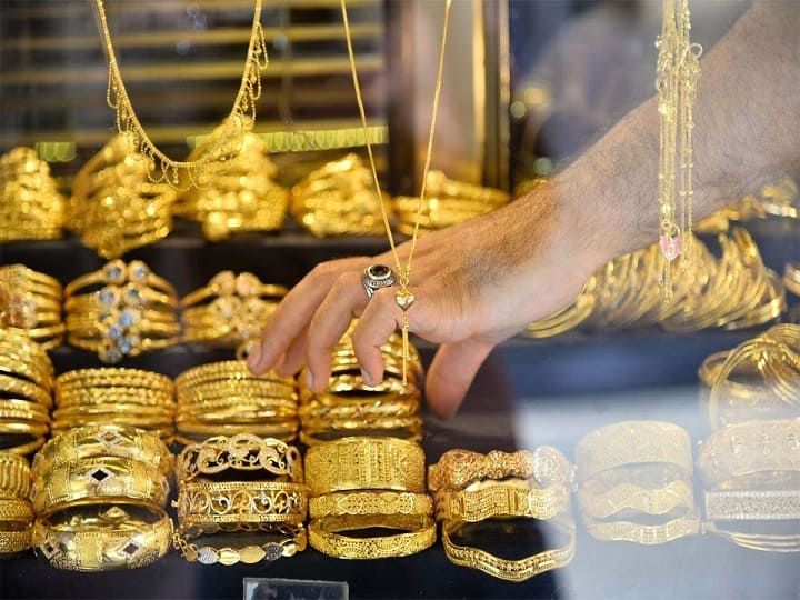 Gold price today falls and silver also down on 5 october 2021 and 9500 rupees down from record high खुशखबरी! सस्ता हो गया सोना-चांदी, चेक करें आज कितनी आई गिरावट