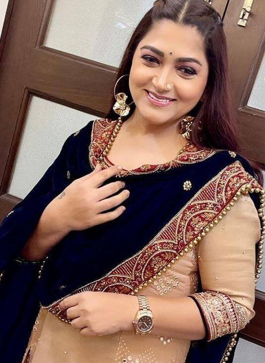 சினிமா மட்டுமின்றி அரசியலிலும் தன்னை ஈடுபடுத்திக் கொண்டார் குஷ்பு